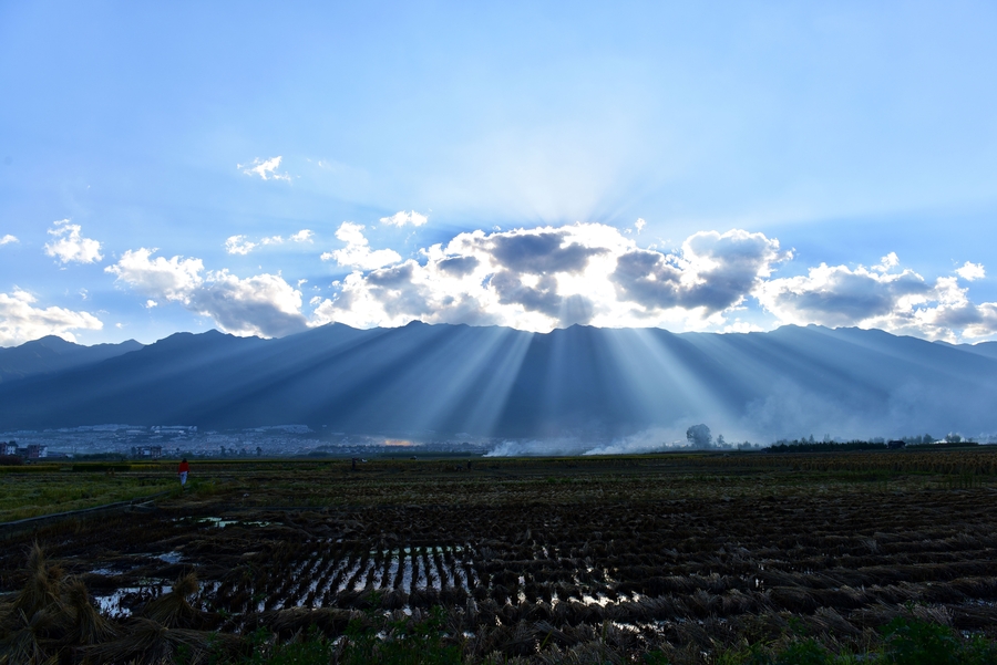 和记娱乐官方网站台媒看大陆：云南大理苍山洱海景色如画(图1)