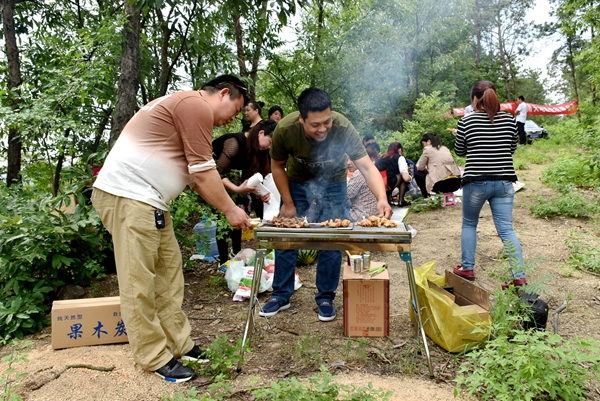 野炊和记ag旗舰厅app烧烤莫给环境添负担(图1)